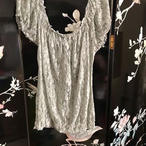 🦝Lacey grey top.